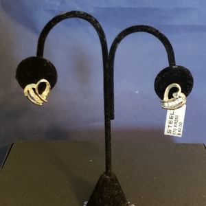 Stainless Steel heart earrings with 5 czs.